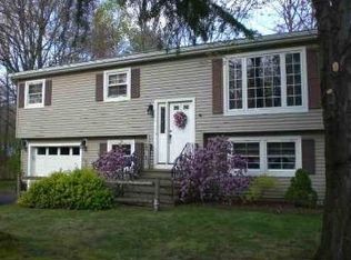 11 Merrall Dr, Clifton Park, NY 12065