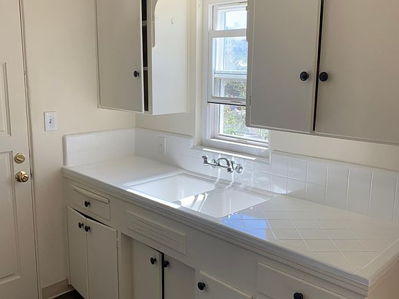 5th image of 2567 Columbia St