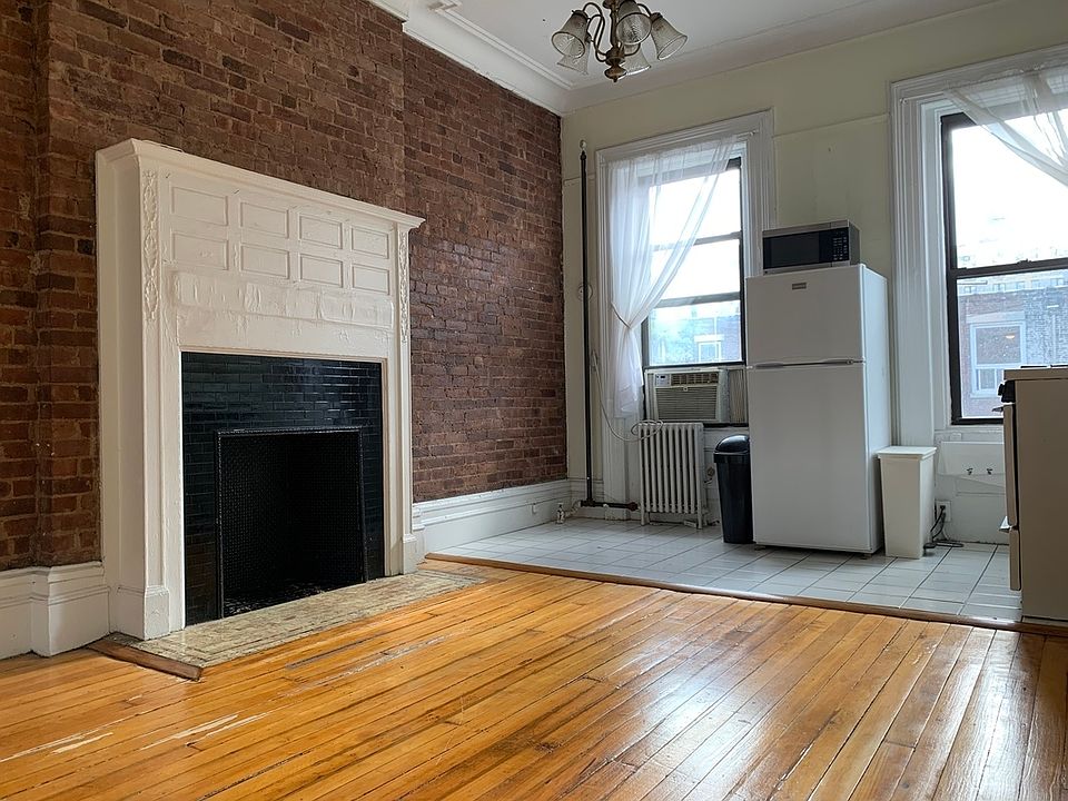 1st image of 328 W 89th St #10