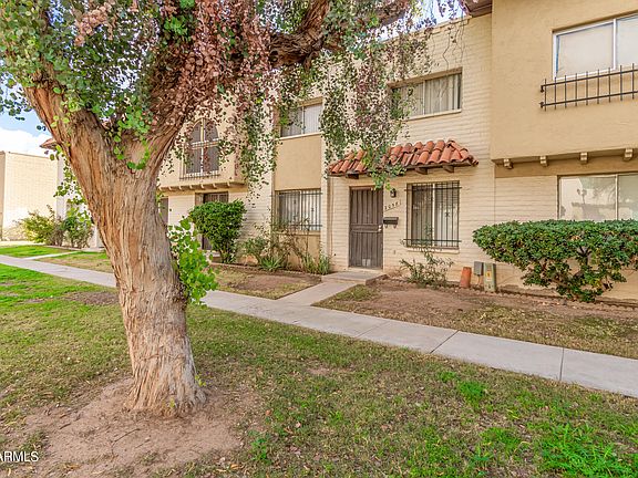 3rd image of 2058 W HAZELWOOD Parkway