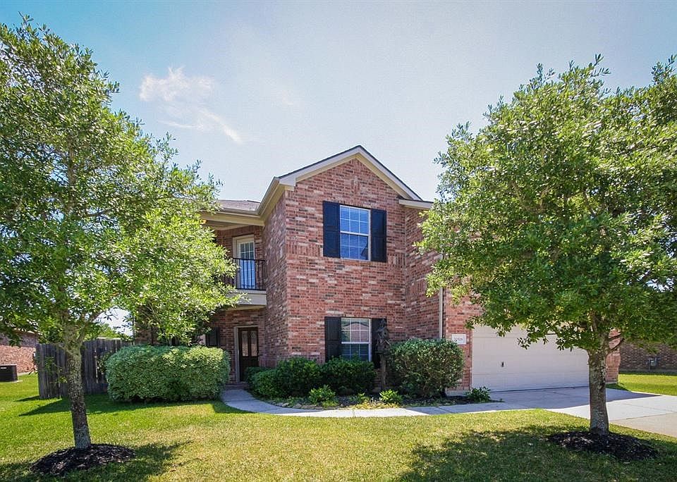 Large size lot of the Newmark Home. Shady oak trees.  Very long drive way.