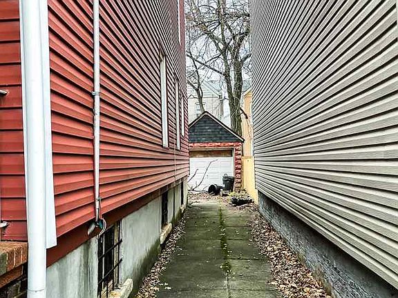 5th image of 297 Claremont Ave
