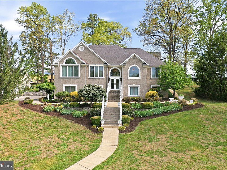 1st image of 100 Cottage Dr