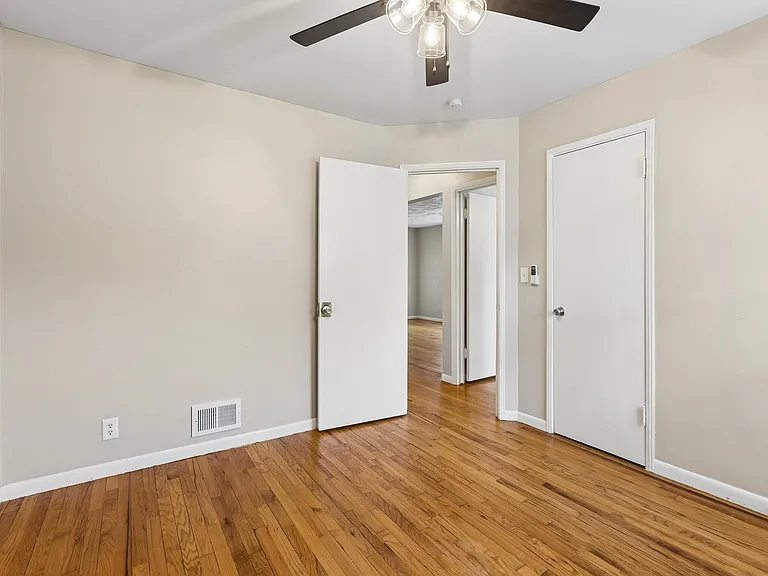 3915 Crown Point Ave — Photo 18