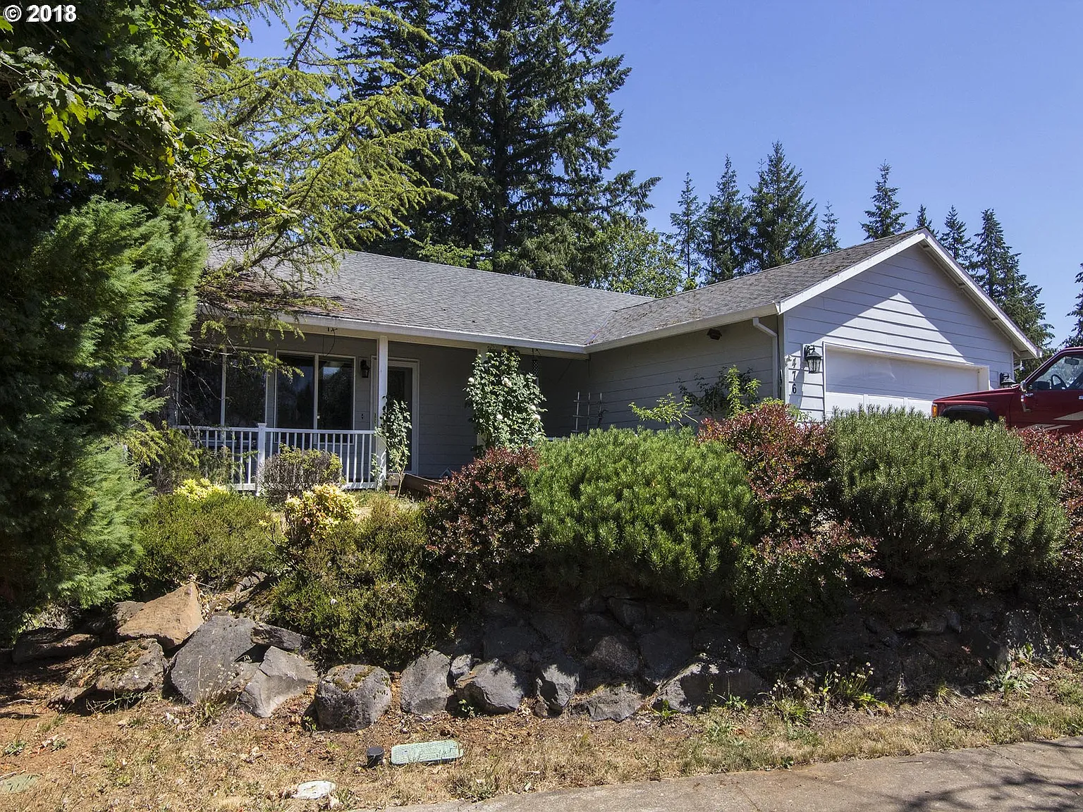 476 SE Dance Dr photo 1