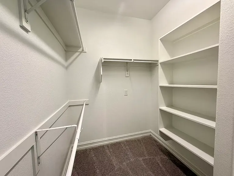 226 Boxwood Ln — Photo 15