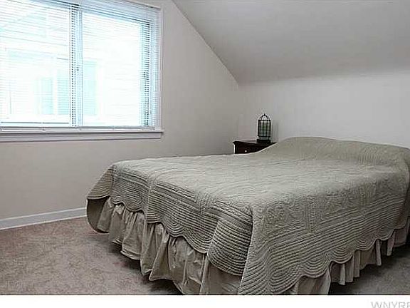 4th image of 341 Stillwell Ave