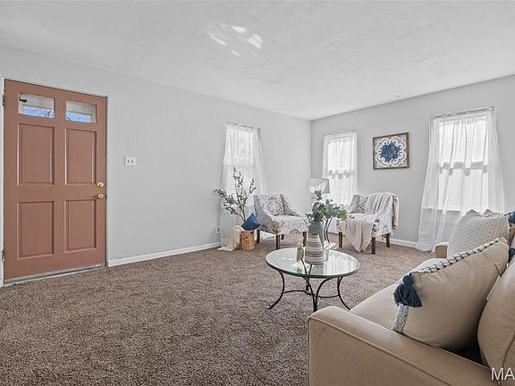 5th image of 217 Whitelaw Ave