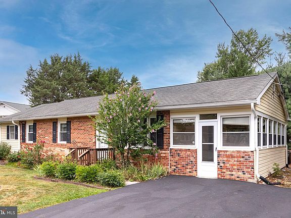 2nd image of 111 Huntcrest Cir