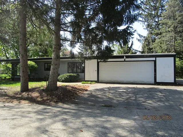 2020 Beechwood Ct photo 1