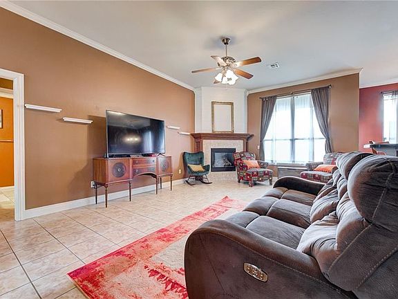 5th image of 4840 Montrose Dr