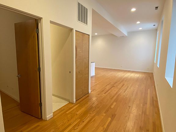 4th image of 1855 N Washtenaw Ave APT 1R