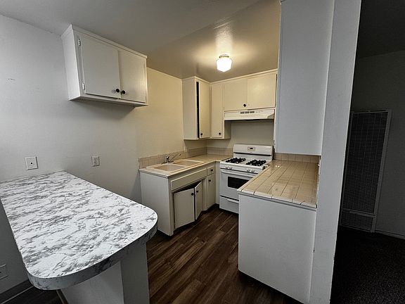 4th image of 807-817 E Figueroa St #809C