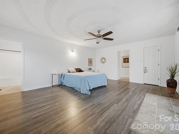 4th image of 2336 21st Ave NE