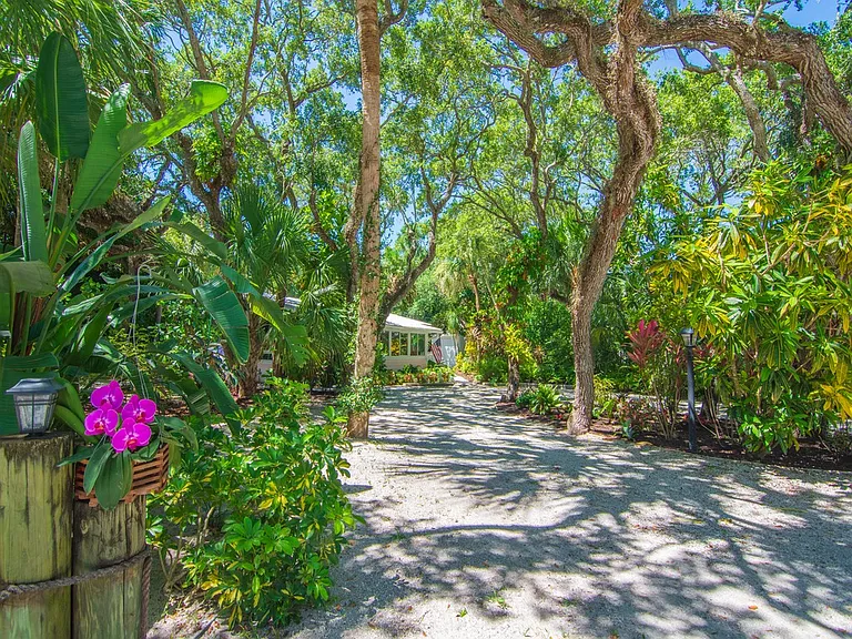 1930 W Shell Ln — Photo 47
