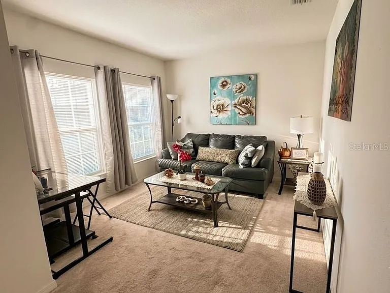 643 Samuel Pl — Photo 2