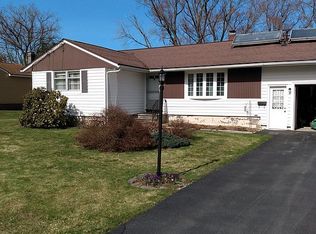 8 Center Ter, New Hartford, NY 13413