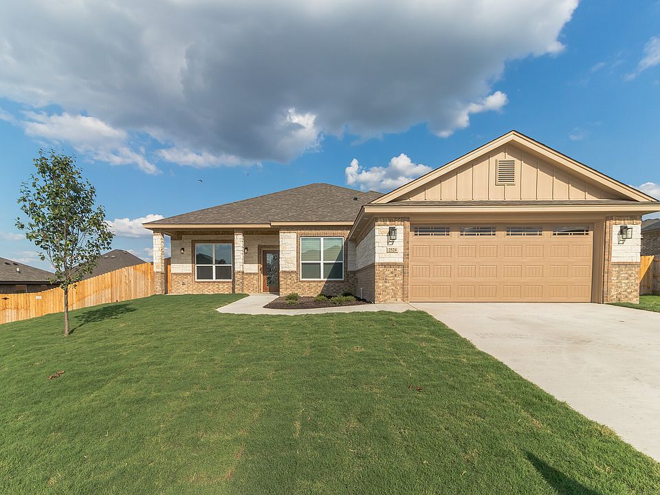 1st image of 2524 Faux Pine Dr