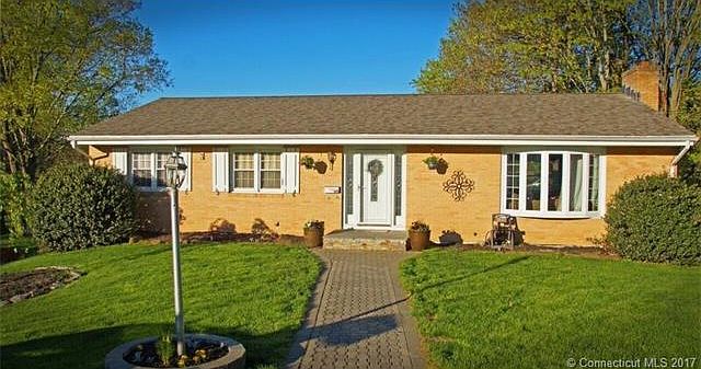 Brand new roof, beautiful l...