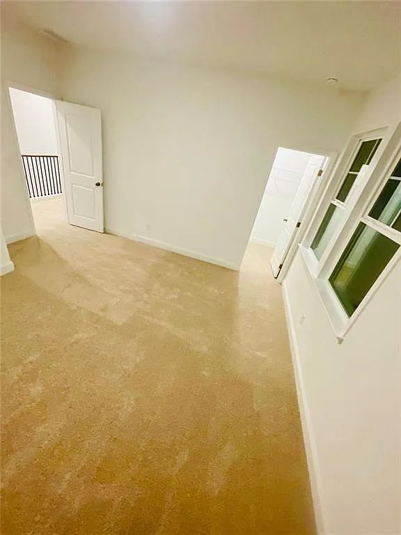 5 bed, 3067 sqft, $4,500 — Photo 4