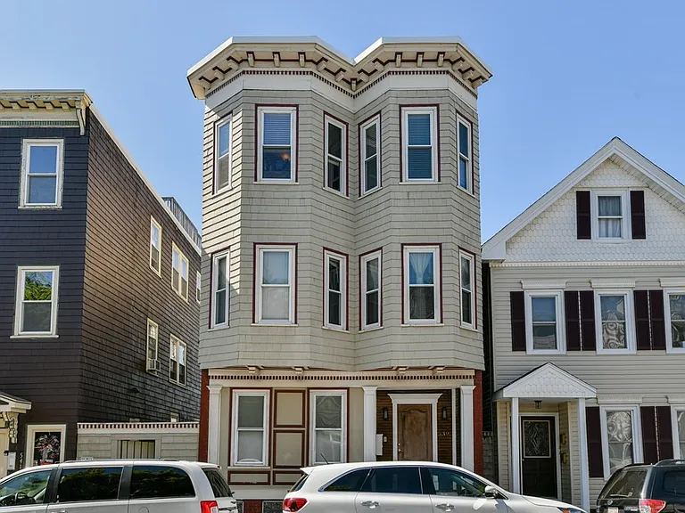 539 E 7th St #3 — Photo 18