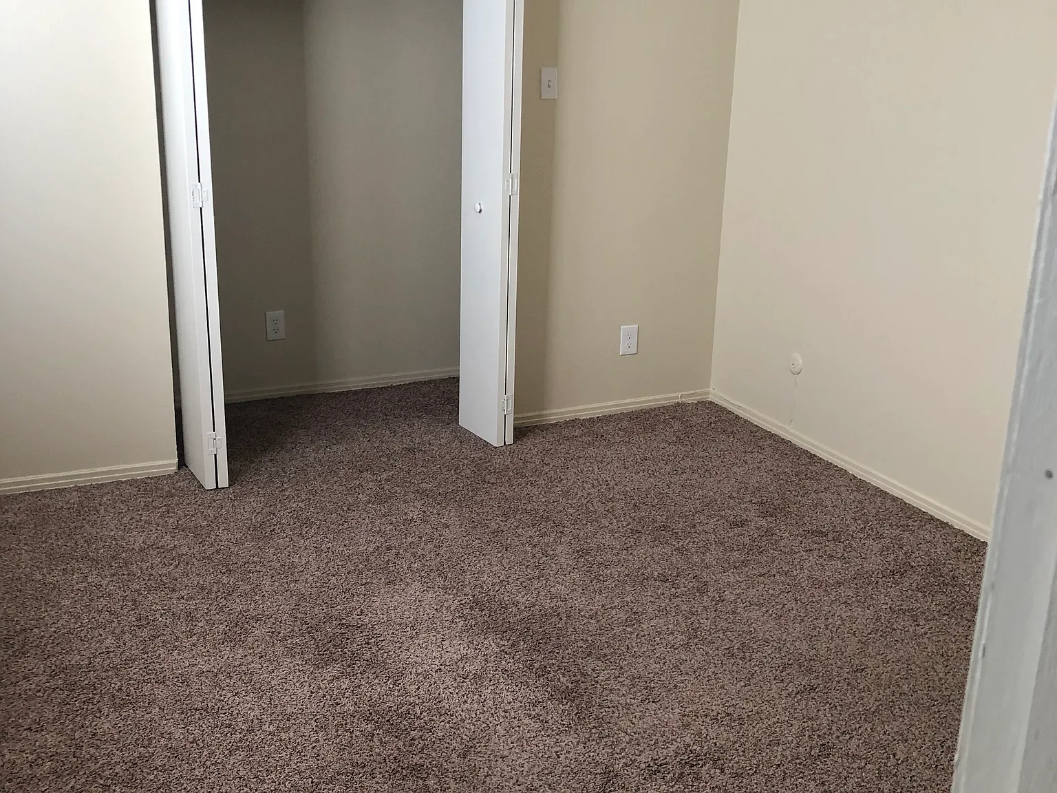 338 E Alameda St — Photo 1