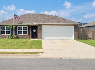 1410 Scotland Dr, Centerton, AR 72719