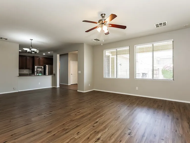 3258 E Ivanhoe St — Photo 3