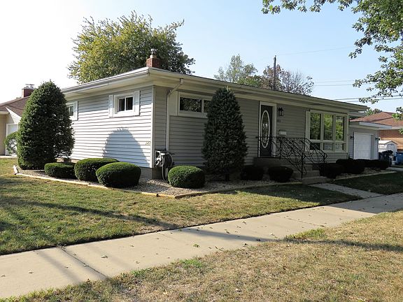 4th image of 2453 Lincoln Ave