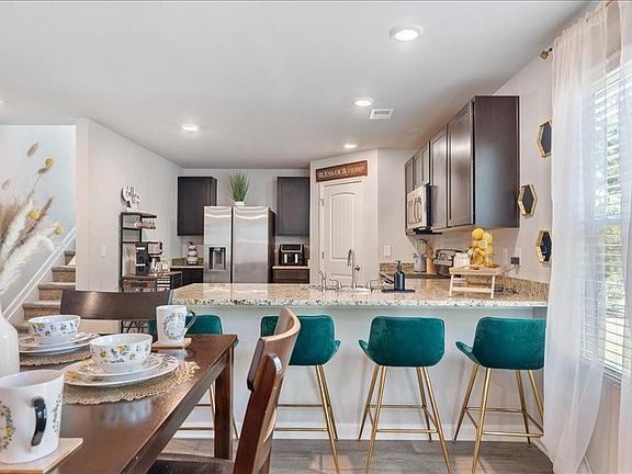 5th image of 174 Goodall Woods Dr