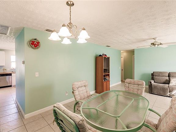 4th image of 1829 SW 40th St