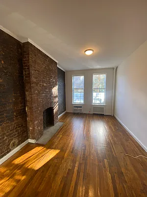 Rented by CMV Realty Inc. | media 1