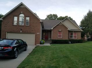 906 Douglas Ln, Clarksville, TN 37043