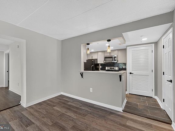 5th image of 2617 Douglas Pl SE #102
