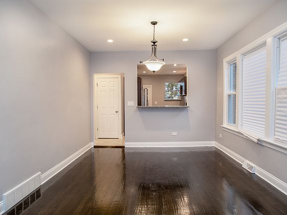 4th image of 5627 S Sacramento Ave