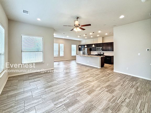4th image of 876 Centerra Hills Cir