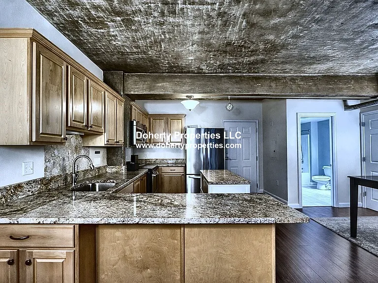 23-33 Middle St #4 — Photo 4