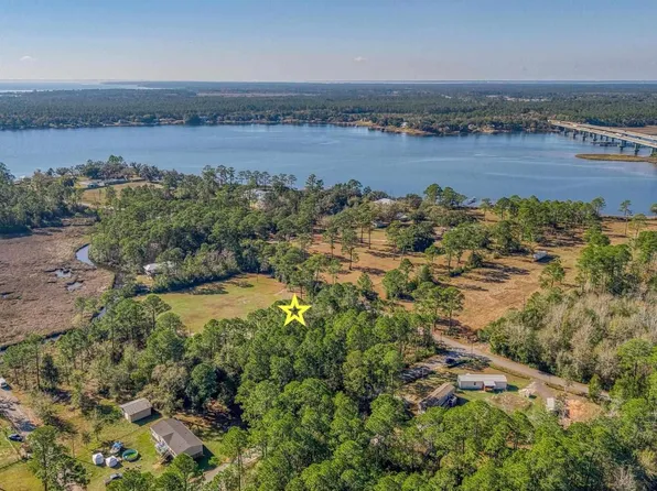 2 Petersen Point Rd, Milton, FL 32583