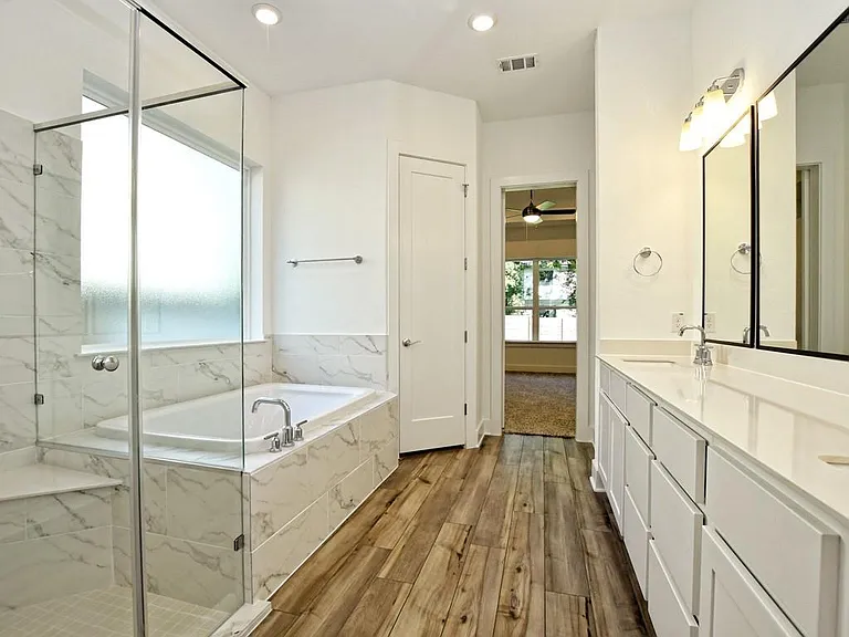 402 Zennia St — Photo 18
