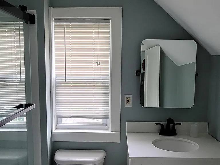 961 E Broadway — Photo 31