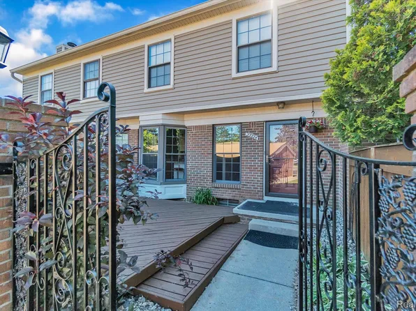 22224 Edgewater, Novi, MI 48375