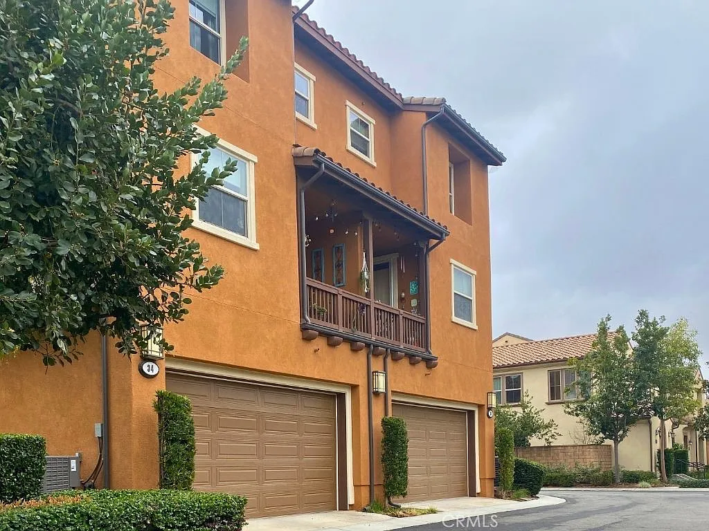 2 bed, 2.5 bath, 1359 sqft, $3,950 — Photo 3