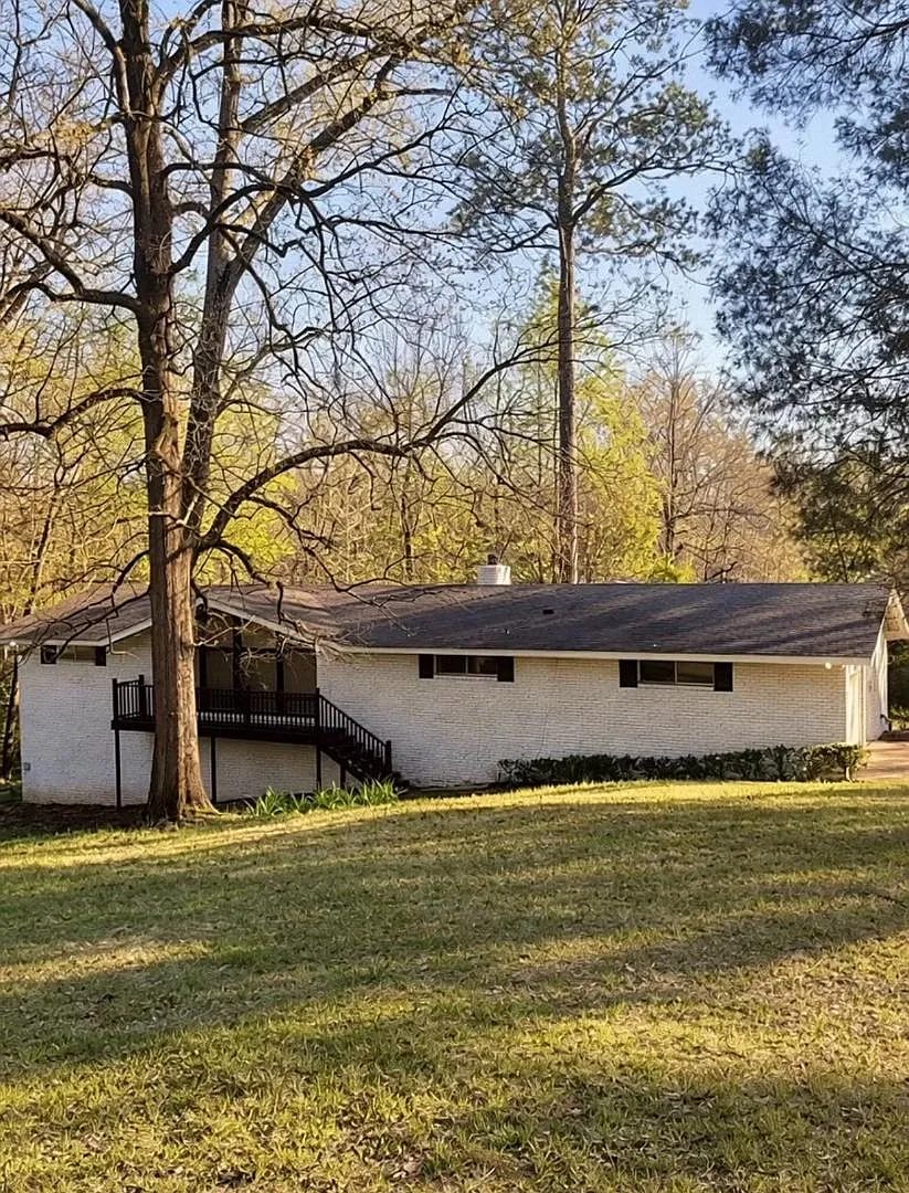323 Forrest Glen Rd — Photo 1