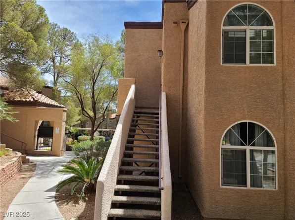 9325 W Desert Inn Rd APT 233, Las Vegas, NV 89117