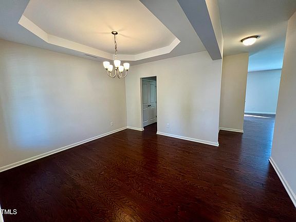 4th image of 252 Naples Ln