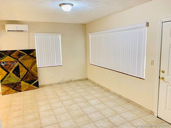 5th image of 148 Bentley Dr