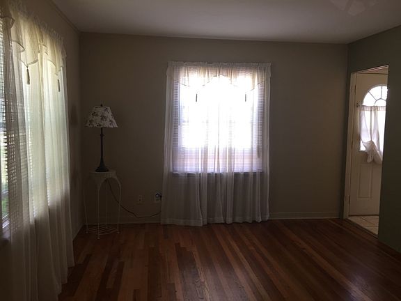 3rd image of 2220 Lawndale Ave