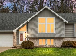 1254 Burr Oak Dr, Chesterton, IN 46304