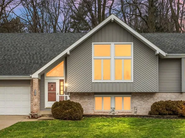 1254 Burr Oak Dr, Chesterton, IN 46304
