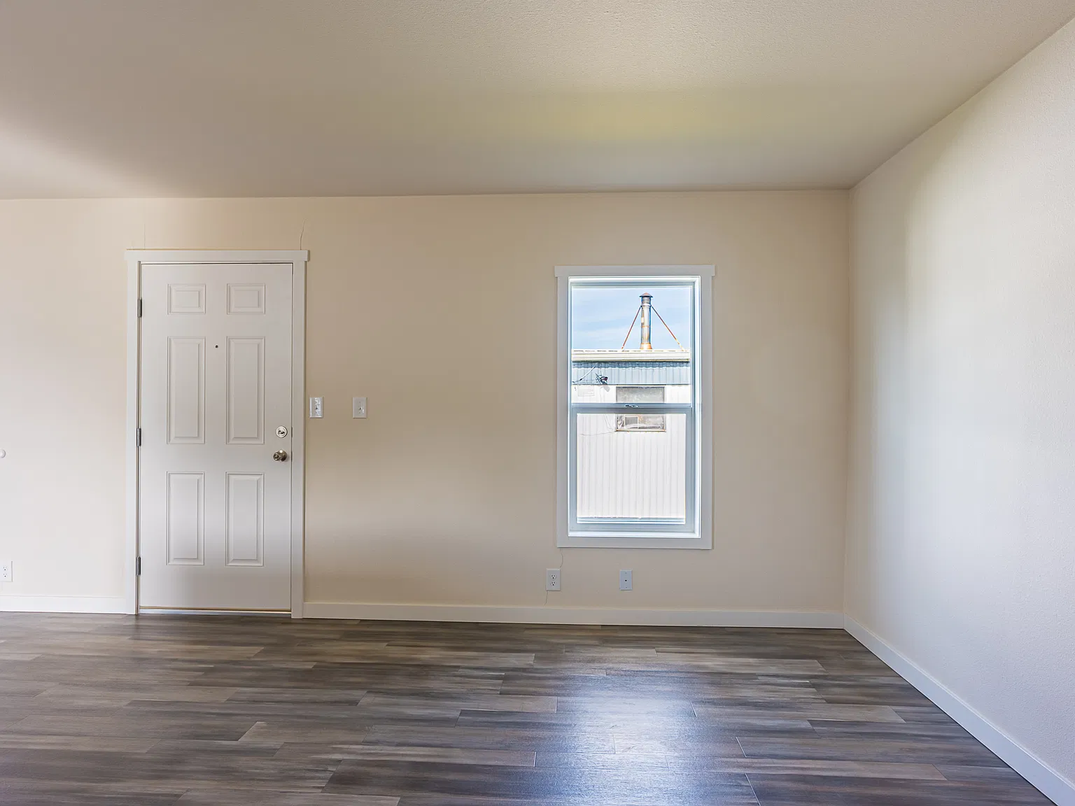 3 bed, 900 sqft, $1,800 — Photo 3